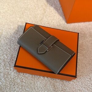 Hermès Étoupe Epsom Bearn Key Holder w/ Palladium Hardware - BNIB